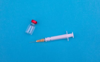 Una vacunación igualitaria es también fundamental para la economía, según OMS