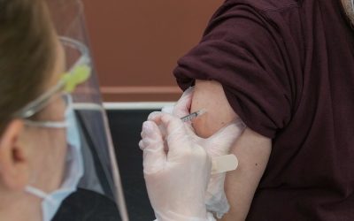 Miami pone en marcha el primer centro federal de vacunación contra la covid