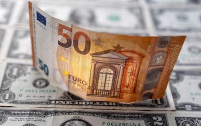 El euro se mantiene en paridad con el dólar tras haber caído temporalmente