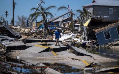 Inundaciones, apagones, confusión: Florida se tambalea a medida que aumenta el número de muertos por el huracán Ian
