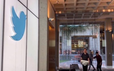 Elon Musk completa la compra de Twitter y despide a altos ejecutivos de la compañía