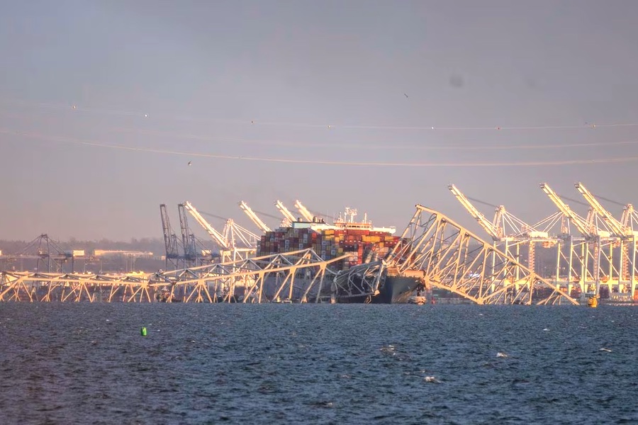 Cómo ocurrió el choque de un barco con el principal puente de Baltimore y qué se sabe de las posibles causas