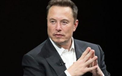 Elon Musk amenaza con prohibir uso de Apple en sus empresas