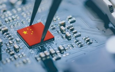 Estados Unidos evalúa imponer más restricciones a China para acceder a chips de IA