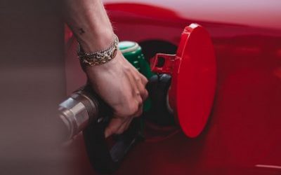 Los precios de la gasolina están bajando en Florida. ¿Seguirá así?