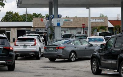 Los precios de la gasolina caen bruscamente en Florida: Descubre cuánto se paga en Miami y Broward